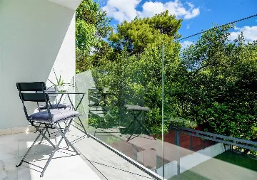 Kaštel Stari Villa for up to 12 Guests with Pool