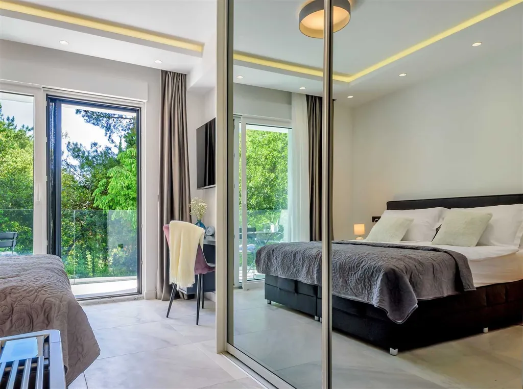 Kaštel Stari Villa for up to 12 Guests with Pool