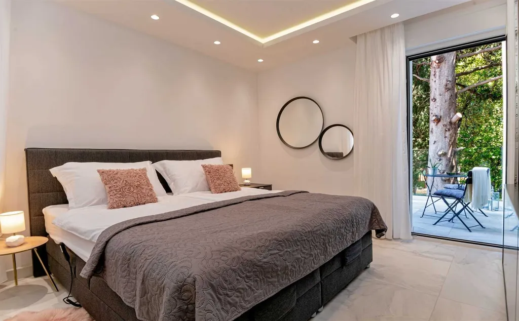 Kaštel Stari Villa for up to 12 Guests with Pool