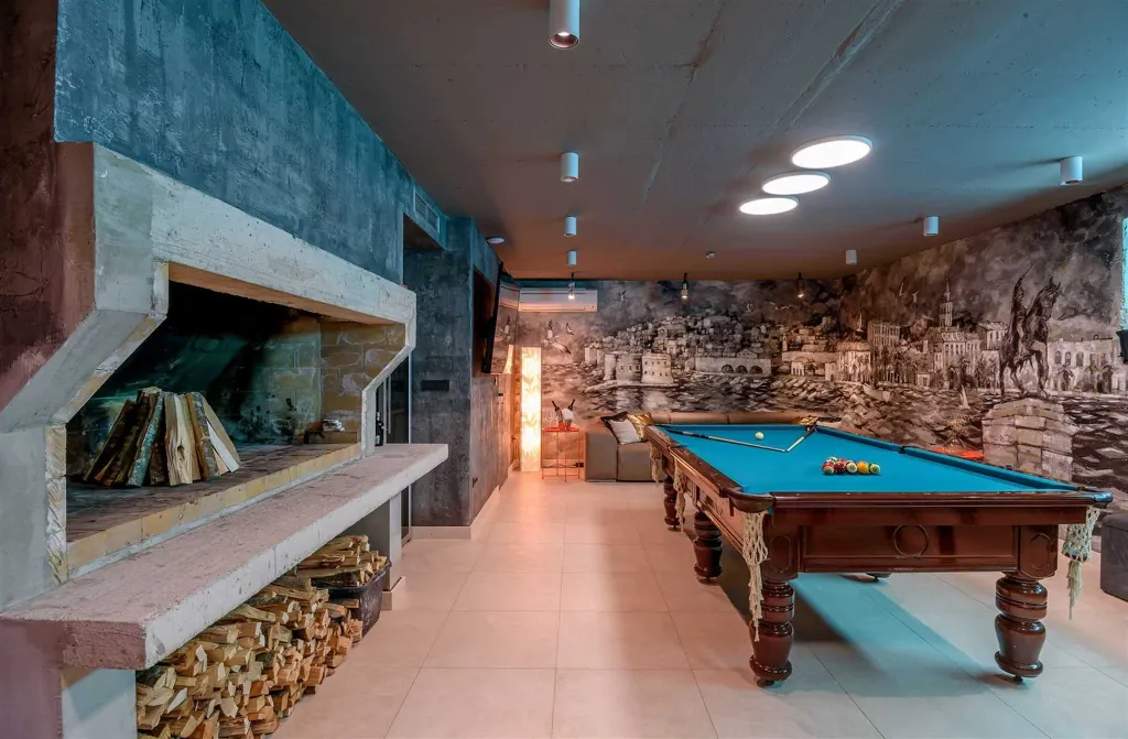 Kaštel Stari Villa for up to 12 Guests with Pool