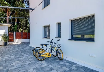 Kaštel Stari Villa for up to 12 Guests with Pool