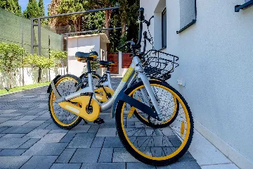 Kaštel Stari Villa for up to 12 Guests with Pool