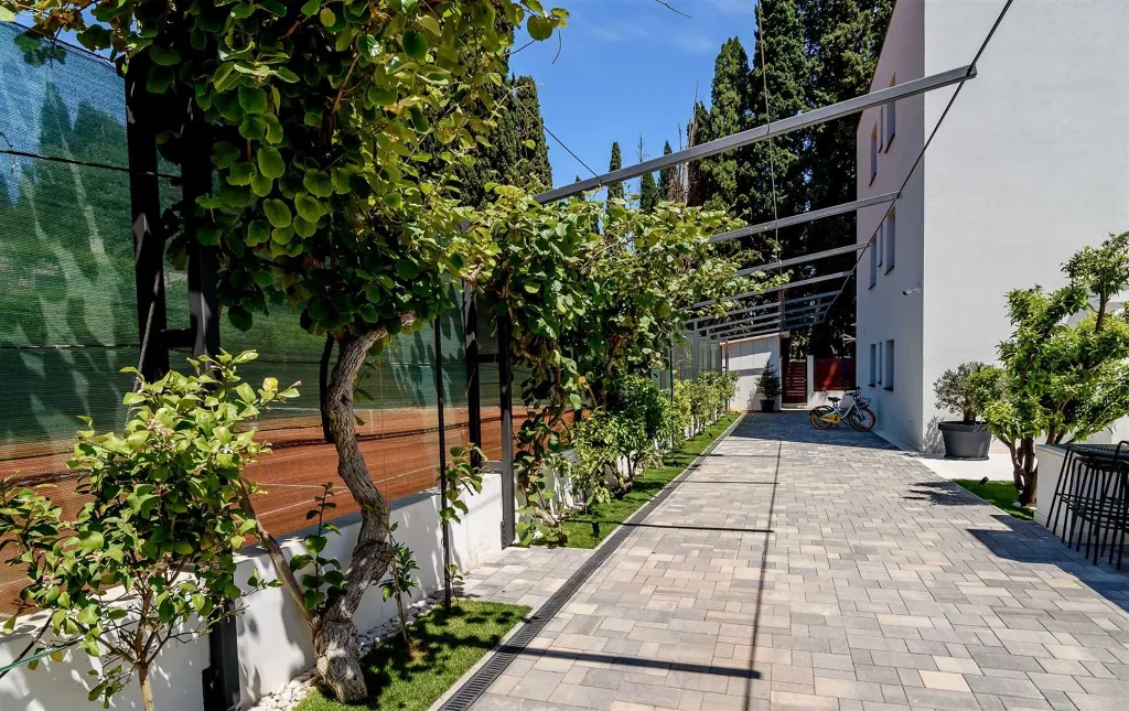 Kaštel Stari Villa for up to 12 Guests with Pool