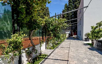 Kaštel Stari Villa for up to 12 Guests with Pool