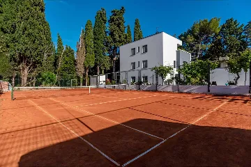 Kaštel Stari Villa for up to 12 Guests with Pool