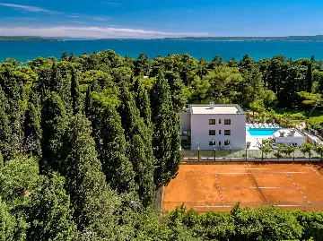 Kaštel Stari Villa for up to 12 Guests with Pool
