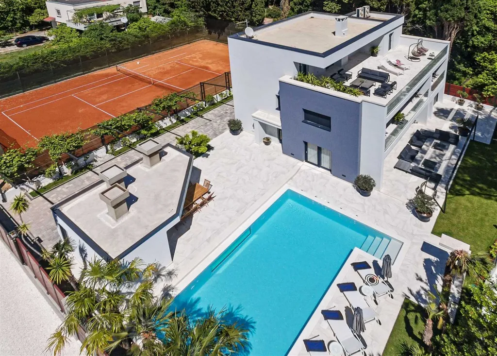 Kaštel Stari Villa for up to 12 Guests with Pool