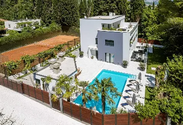 Kaštel Stari Villa for up to 12 Guests with Pool