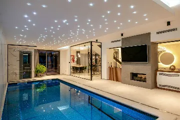 4-Bedroom Villa with Indoor Heated Pool in Marina