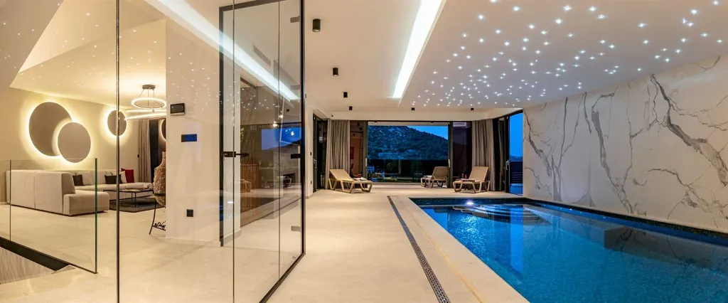 4-Bedroom Villa with Indoor Heated Pool in Marina