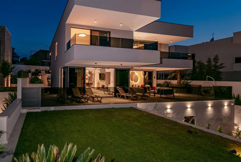 4-Bedroom Villa with Indoor Heated Pool in Marina