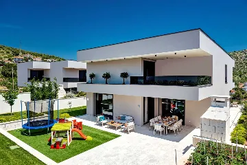 4-Bedroom Villa with Indoor Heated Pool in Marina