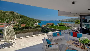 4-Bedroom Villa with Indoor Heated Pool in Marina