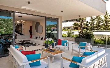 4-Bedroom Villa with Indoor Heated Pool in Marina