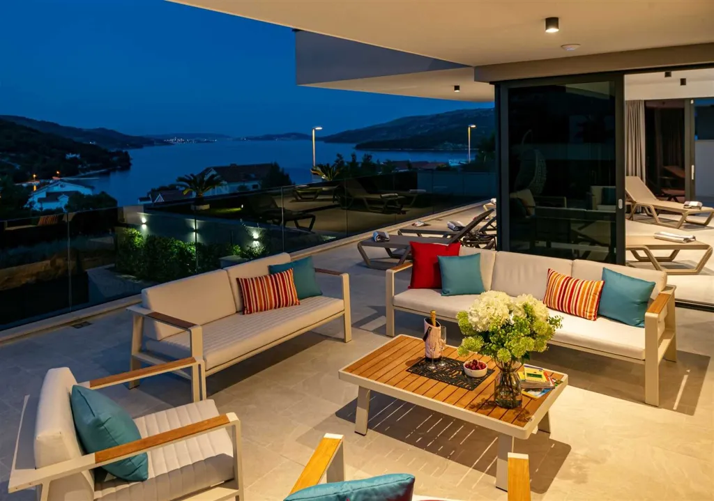 4-Bedroom Villa with Indoor Heated Pool in Marina