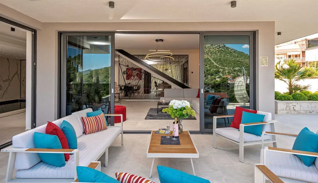 4-Bedroom Villa with Indoor Heated Pool in Marina