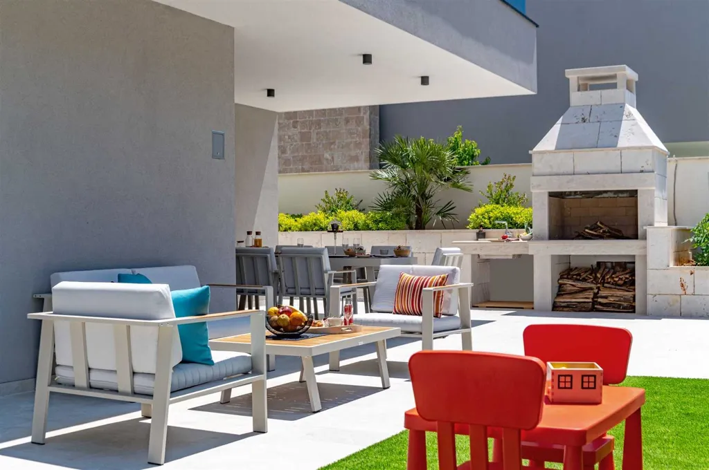 4-Bedroom Villa with Indoor Heated Pool in Marina
