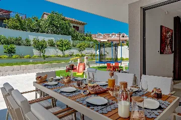 4-Bedroom Villa with Indoor Heated Pool in Marina