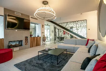 4-Bedroom Villa with Indoor Heated Pool in Marina