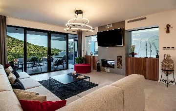 4-Bedroom Villa with Indoor Heated Pool in Marina