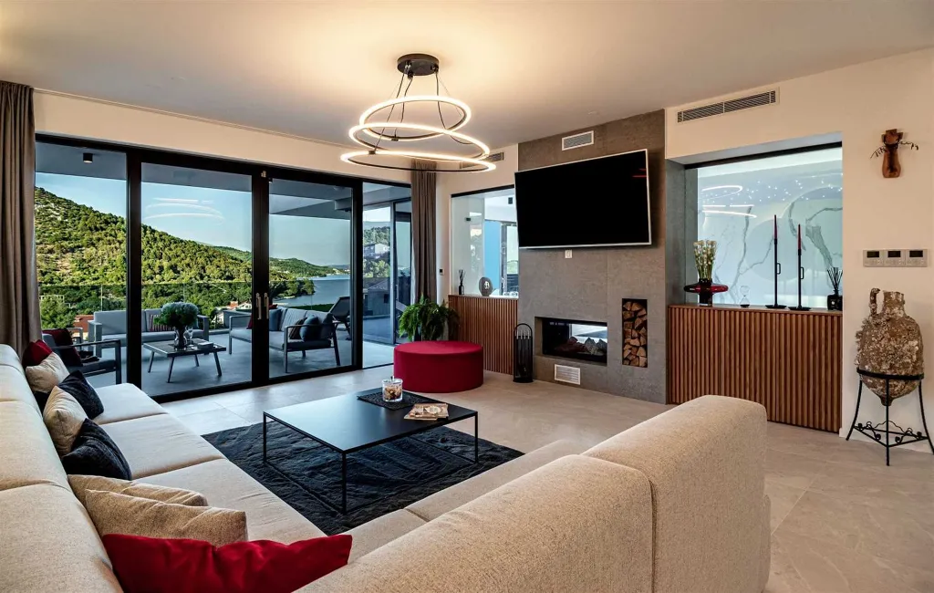 4-Bedroom Villa with Indoor Heated Pool in Marina