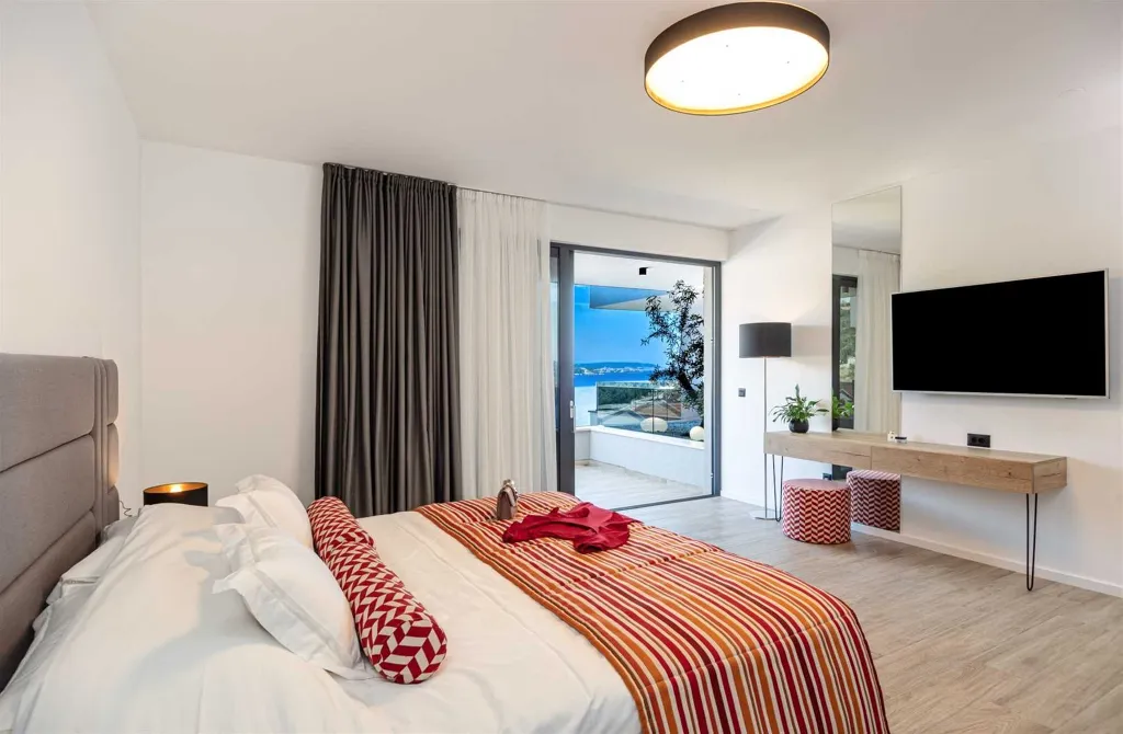 4-Bedroom Villa with Indoor Heated Pool in Marina