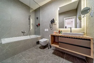 4-Bedroom Villa with Indoor Heated Pool in Marina