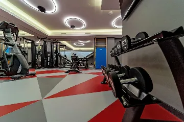 4-Bedroom Villa with Indoor Heated Pool in Marina