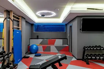 4-Bedroom Villa with Indoor Heated Pool in Marina