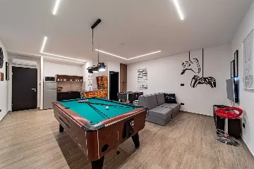 4-Bedroom Villa with Indoor Heated Pool in Marina