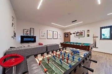 4-Bedroom Villa with Indoor Heated Pool in Marina