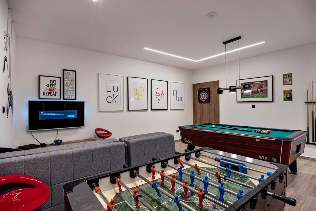4-Bedroom Villa with Indoor Heated Pool in Marina