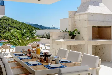 Villa in Marina with Heated Pool for 8 Guests