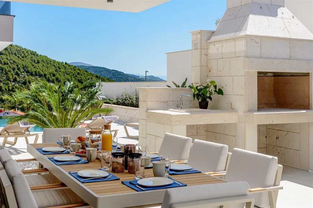 Villa in Marina with Heated Pool for 8 Guests