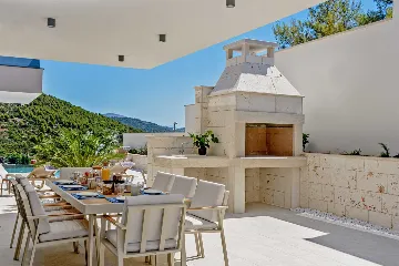 Villa in Marina with Heated Pool for 8 Guests