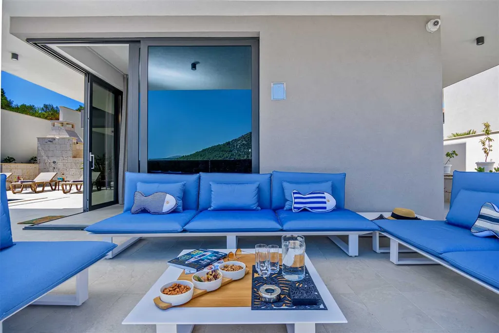 Villa in Marina with Heated Pool for 8 Guests