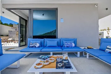 Villa in Marina with Heated Pool for 8 Guests