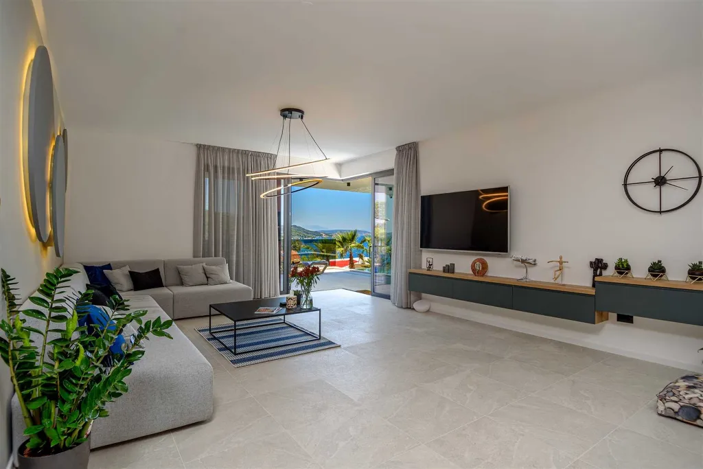 Villa in Marina with Heated Pool for 8 Guests