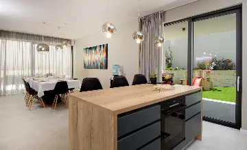 Villa in Marina with Heated Pool for 8 Guests