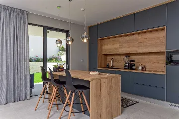 Villa in Marina with Heated Pool for 8 Guests