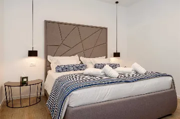 Villa in Marina with Heated Pool for 8 Guests