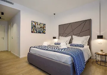 Villa in Marina with Heated Pool for 8 Guests