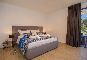 Villa in Marina with Heated Pool for 8 Guests