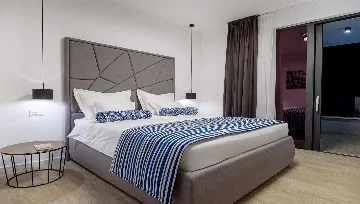 Villa in Marina with Heated Pool for 8 Guests