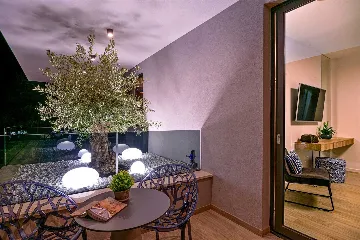 Villa in Marina with Heated Pool for 8 Guests