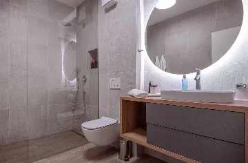 Villa in Marina with Heated Pool for 8 Guests