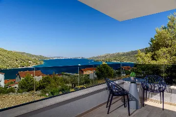 Villa in Marina with Heated Pool for 8 Guests