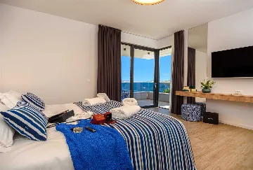 Villa in Marina with Heated Pool for 8 Guests