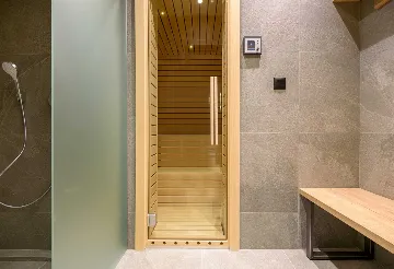 Villa in Marina with Heated Pool for 8 Guests