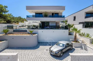 Villa in Marina with Heated Pool for 8 Guests